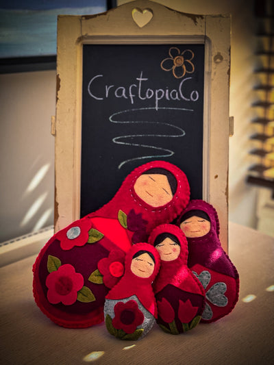 CRAFTOPIA Felt Nesting Doll Key Ring