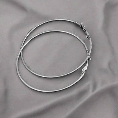 DELIA - CLASSIC ROUND 304 STAINLESS STEEL 18K GOLD PLATED EARRING (1 PAIR) - SILVER